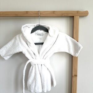 Dior baby bathroom, white with hood. 0-9 months